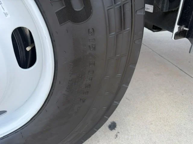 2027 Peterbilt 548 — photo 18