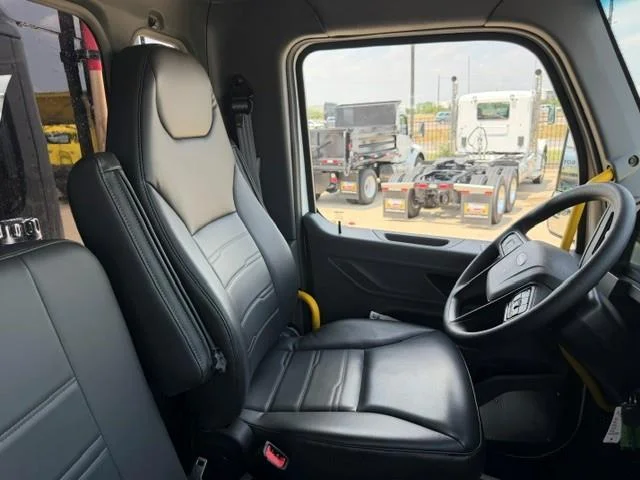 2027 Peterbilt 548 — photo 41