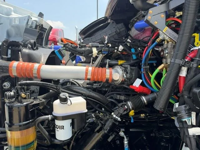2027 Peterbilt 548 — photo 15