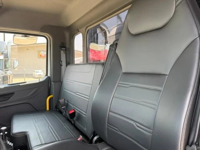 2027 Peterbilt 548 — photo 25