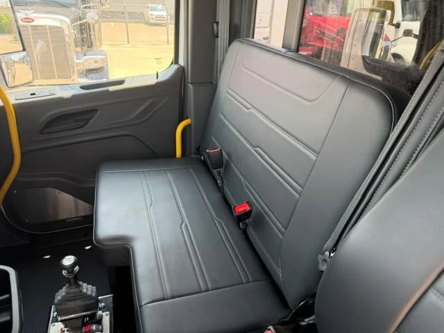 2027 Peterbilt 548 — photo 26