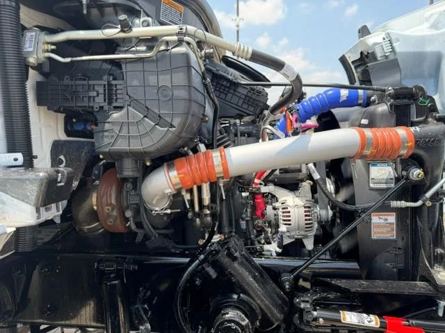 2027 Peterbilt 548 — photo 17