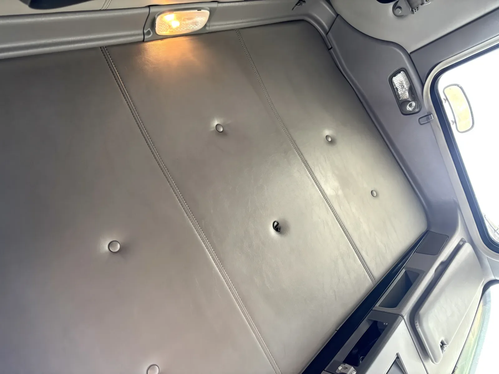 2018 Kenworth W900 - image 21