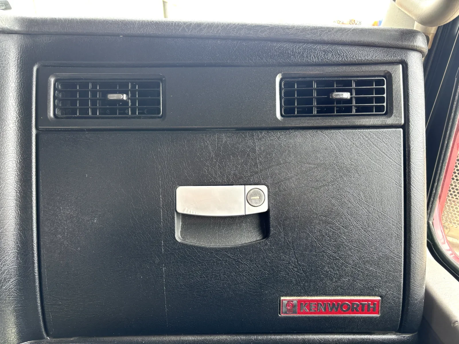 2018 Kenworth W900 - image 19