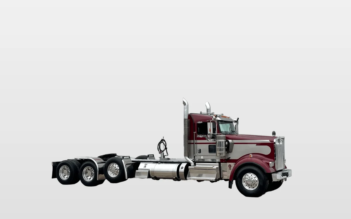 2018 Kenworth W900 - image 1