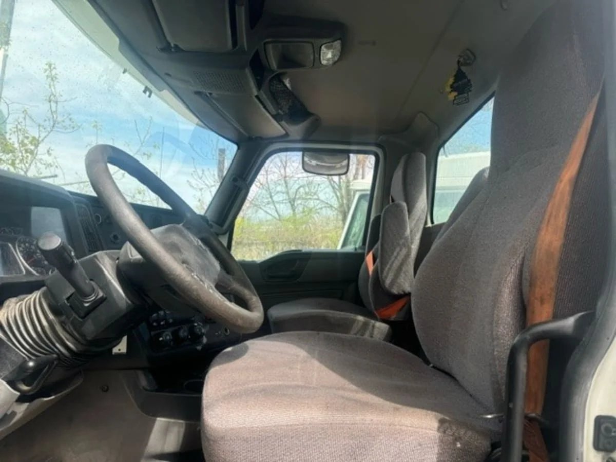 2020 International LT in Springfield, MA — photo 9