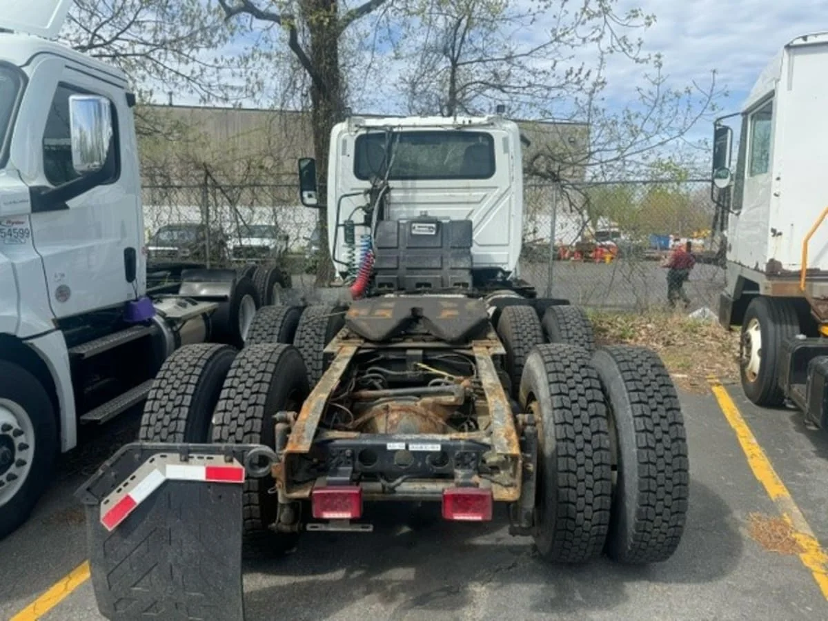 2020 International LT in Springfield, MA — photo 5