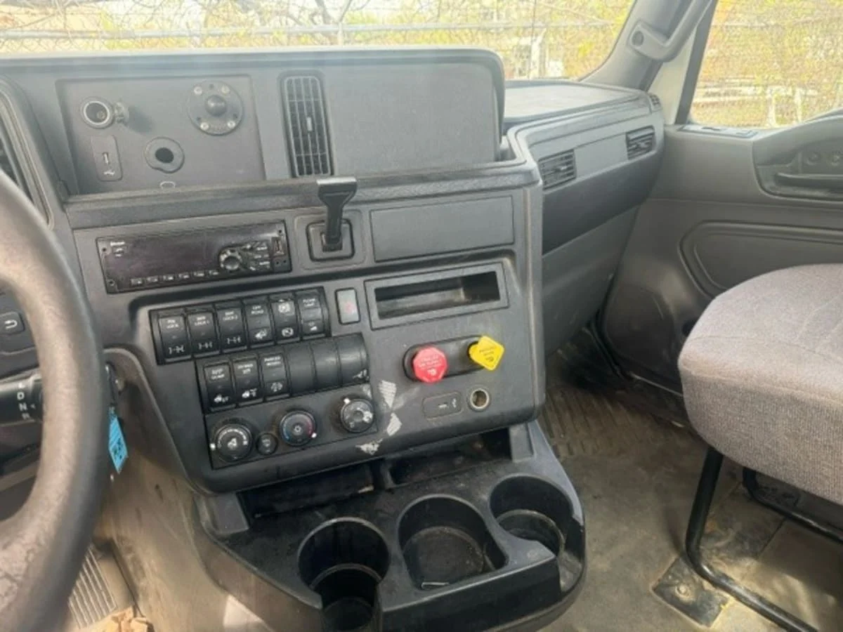 2020 International LT in Springfield, MA — photo 11