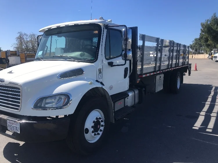 2017 Freightliner M2 106 - image 3