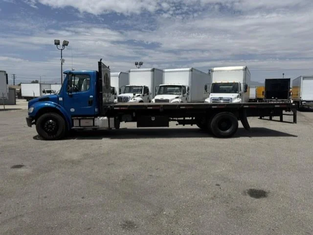 2019 Freightliner M2 106 — photo 8