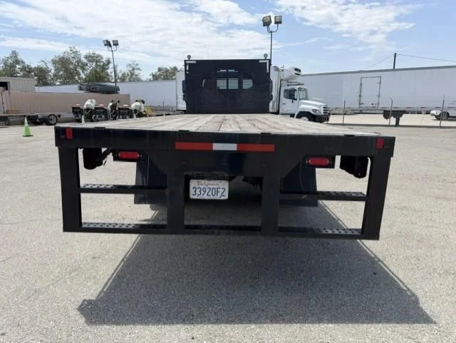 2019 Freightliner M2 106 — photo 6
