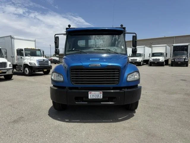 2019 Freightliner M2 106 — photo 3