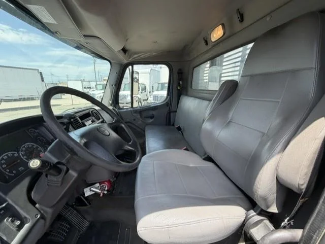 2019 Freightliner M2 106 — photo 10