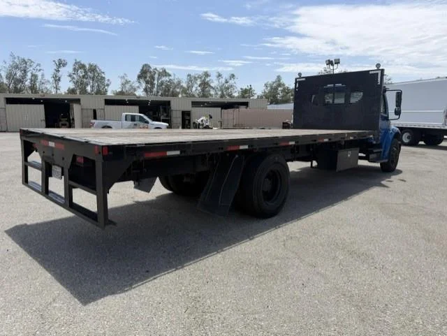 2019 Freightliner M2 106 — photo 7