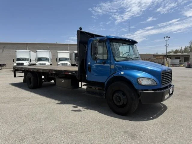 2019 Freightliner M2 106 — photo 4