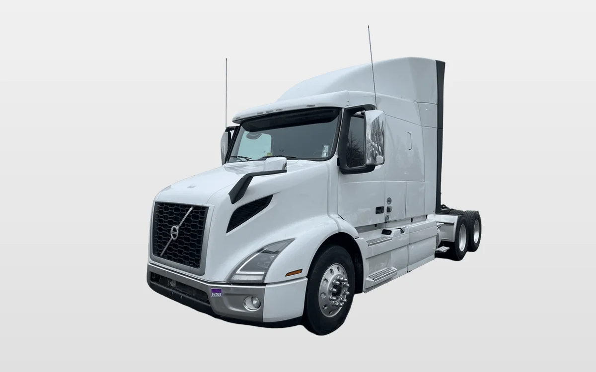 2020 Volvo - image 1