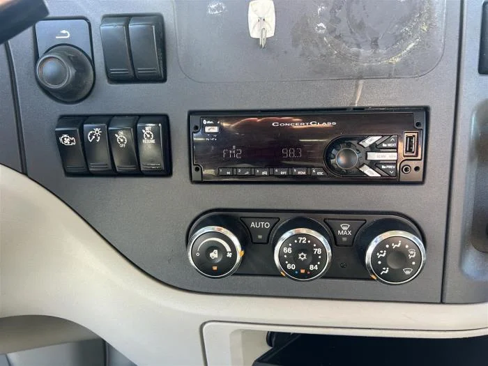 2021 Peterbilt 579 - image 25