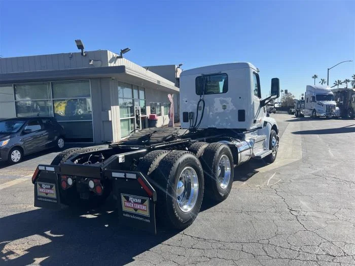 2021 Peterbilt 579 in Sylmar, CA — photo 6