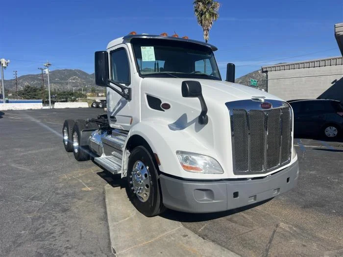 2021 Peterbilt 579 in Sylmar, CA — photo 4