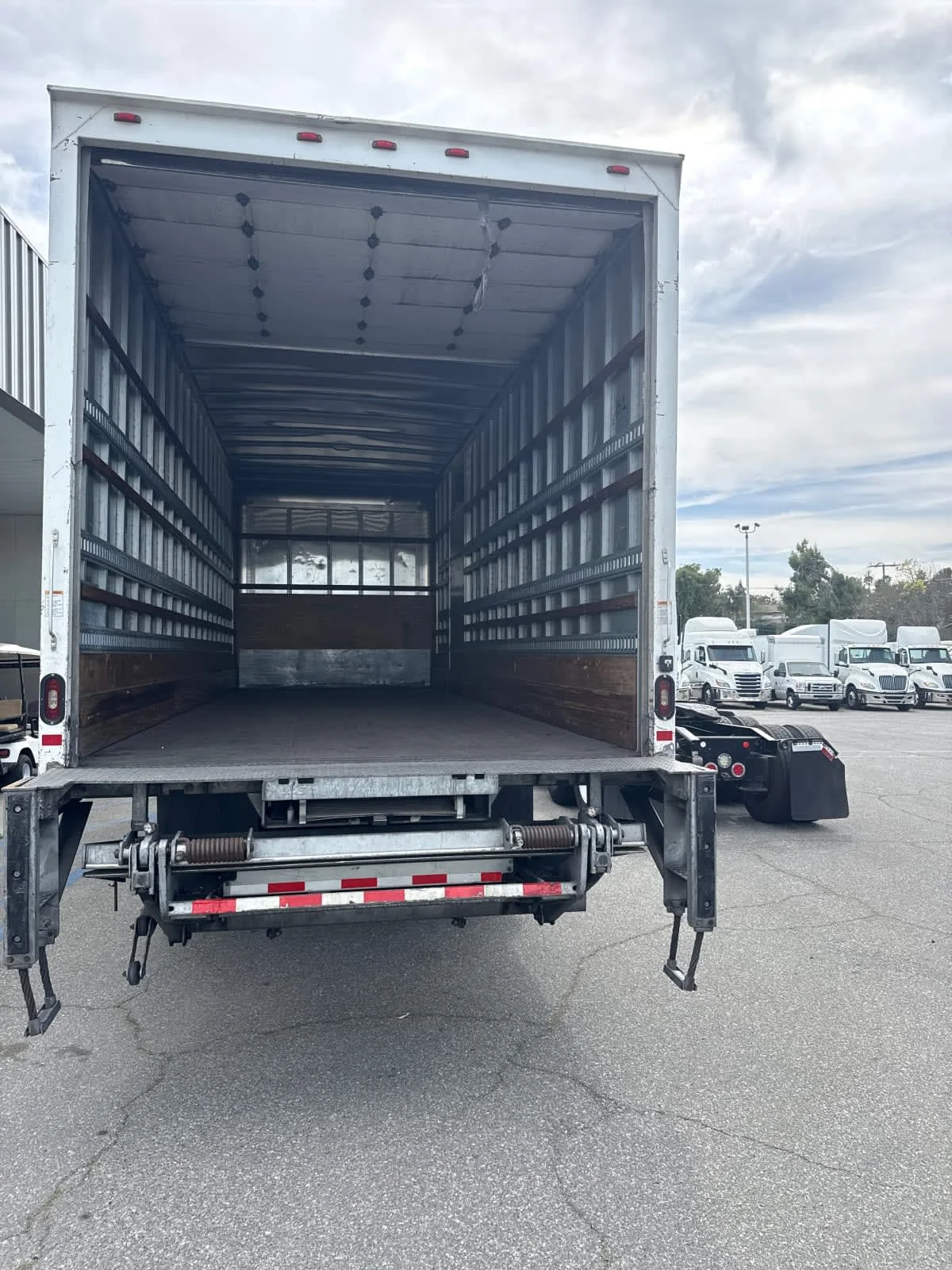 2019 International 4300 - image 5