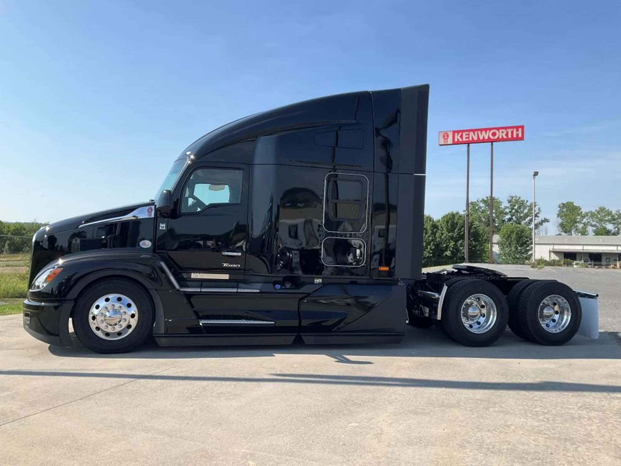 2027 Kenworth in Harrisonburg, VA — photo 2