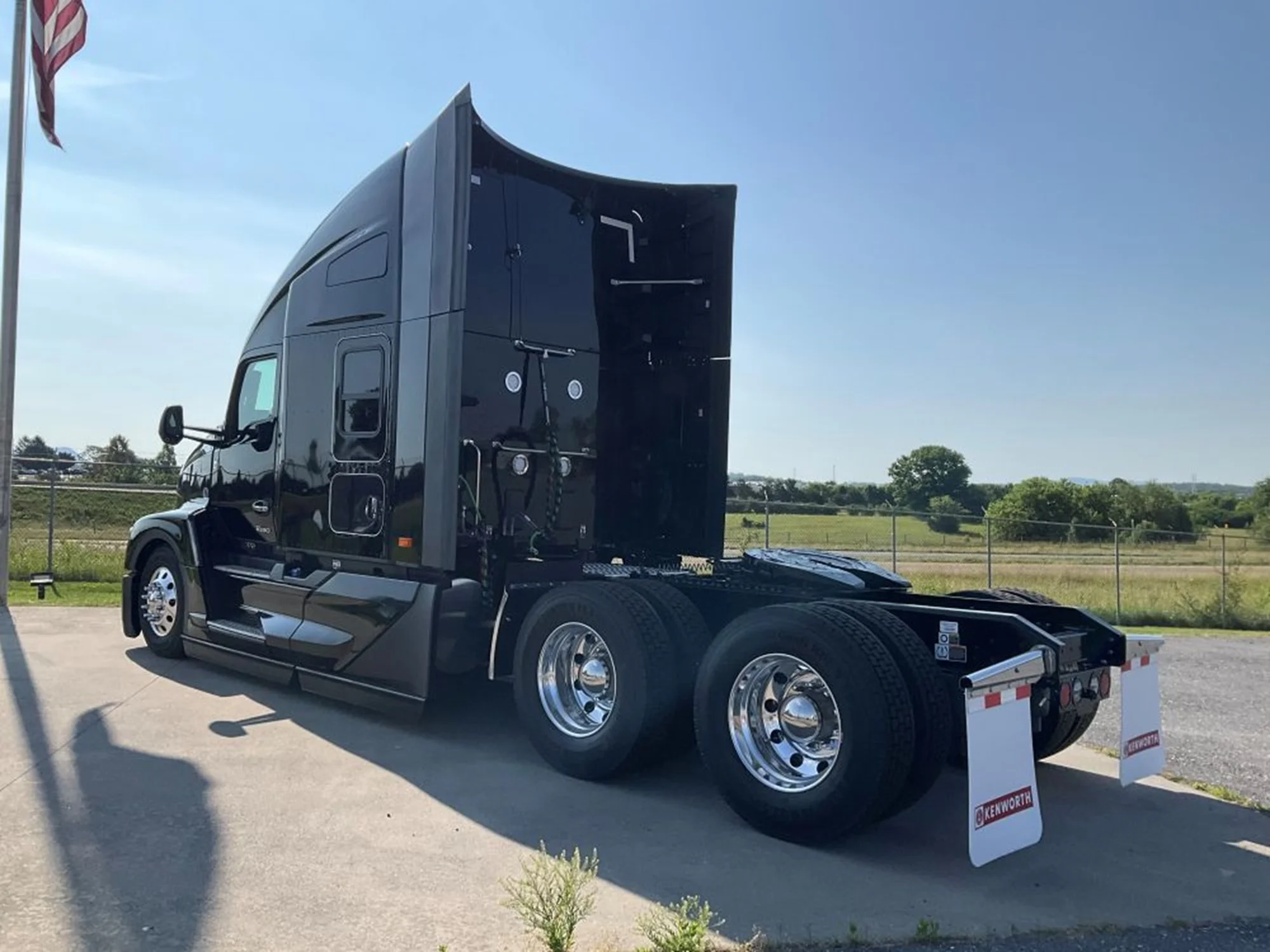 2027 Kenworth in Harrisonburg, VA — photo 4