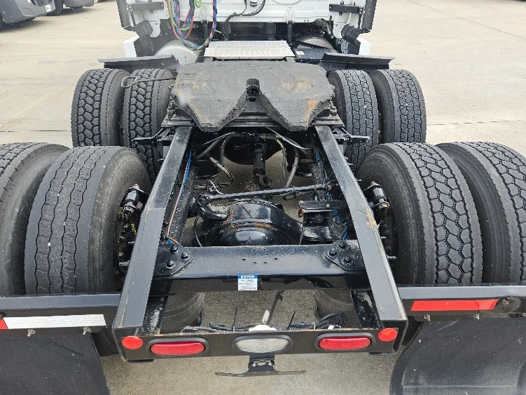 2020 Freightliner Cascadia - image 6