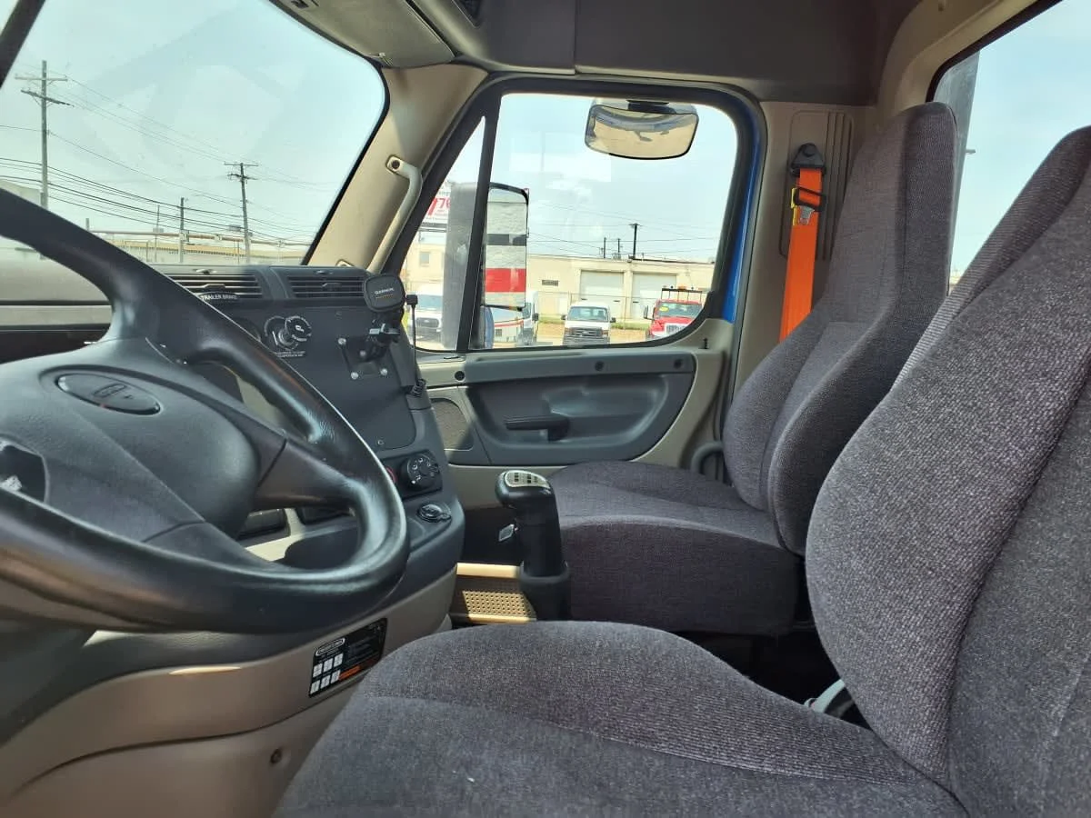 2020 Freightliner Cascadia in Cleveland, OH — photo 7