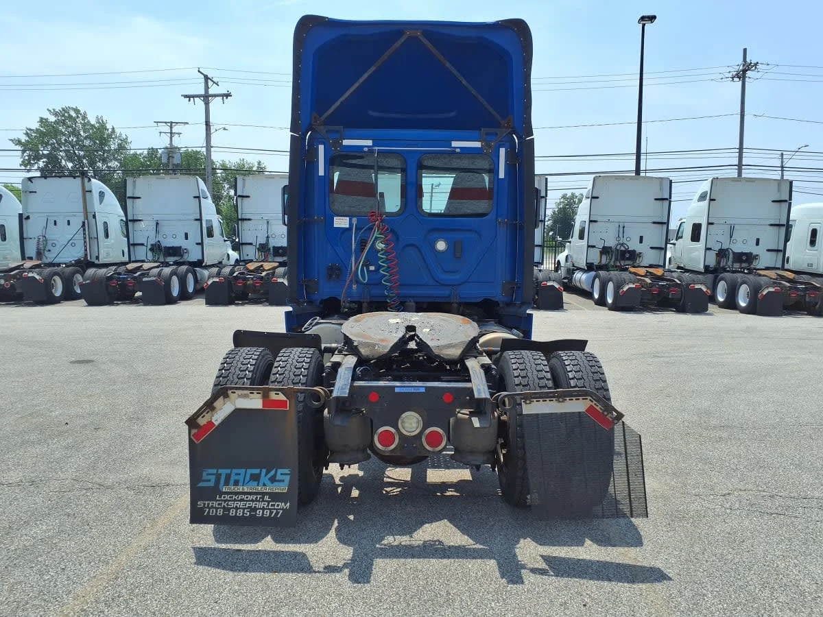 2020 Freightliner Cascadia in Cleveland, OH — photo 5