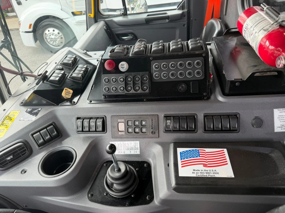 2025 Peterbilt 520 in Knoxville, TN — photo 4