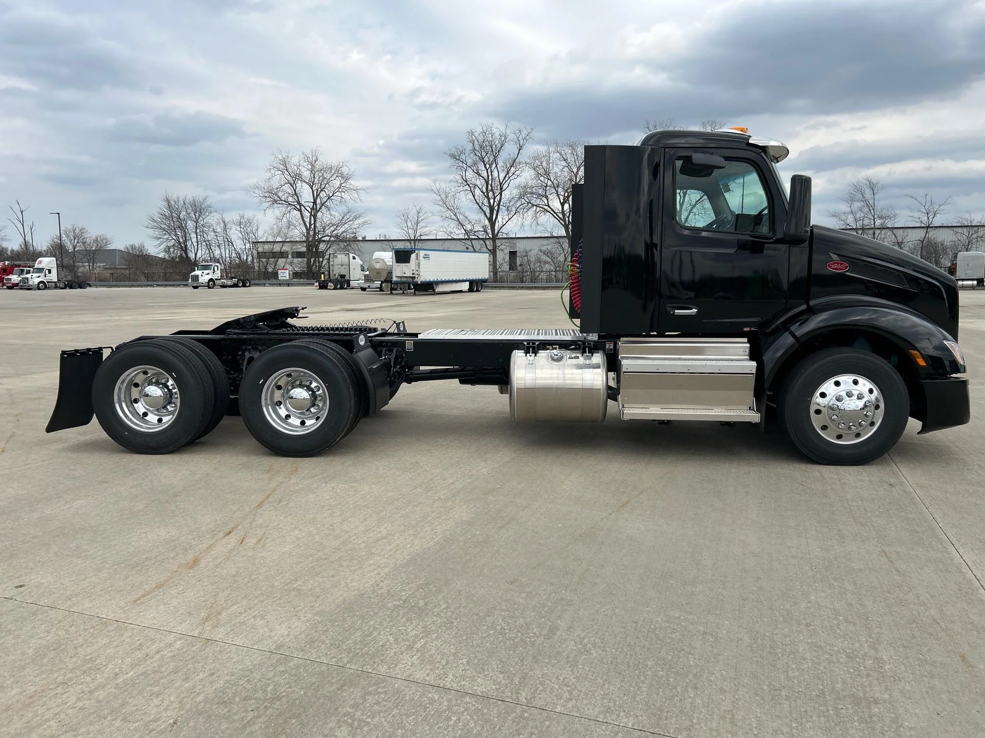 2027 Peterbilt 579 in Perrysburg, OH — photo 4