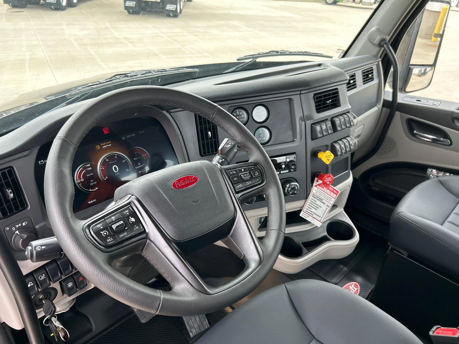 2027 Peterbilt 579 in Perrysburg, OH — photo 9