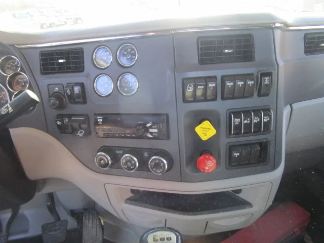 2020 Peterbilt 567 - image 13