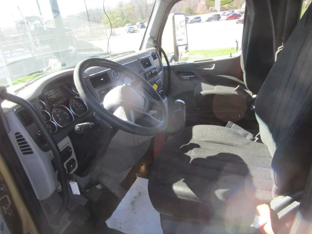 2020 Peterbilt 567 in Butler, PA — photo 12