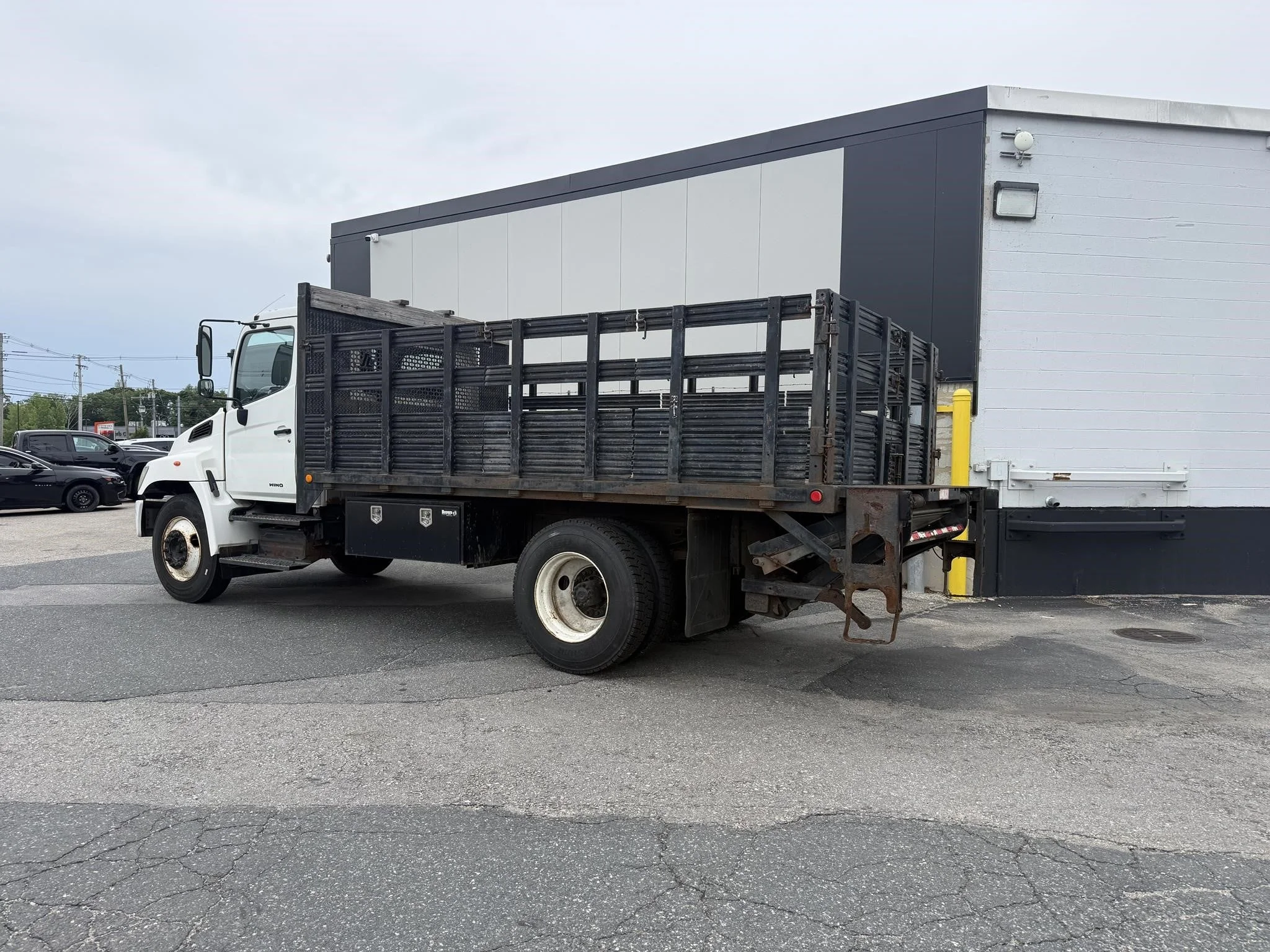 2006 Hino in Worcester, MA — photo 3