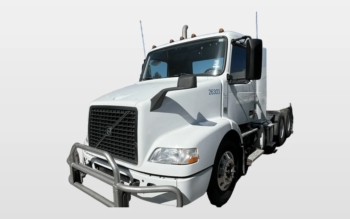 2015 Volvo VNL 860 - image 1