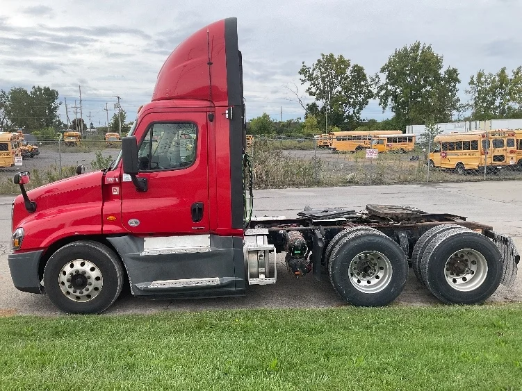 2018 Freightliner Cascadia - image 4