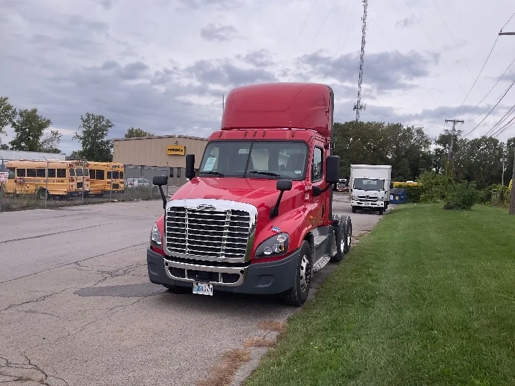 2018 Freightliner Cascadia - image 3