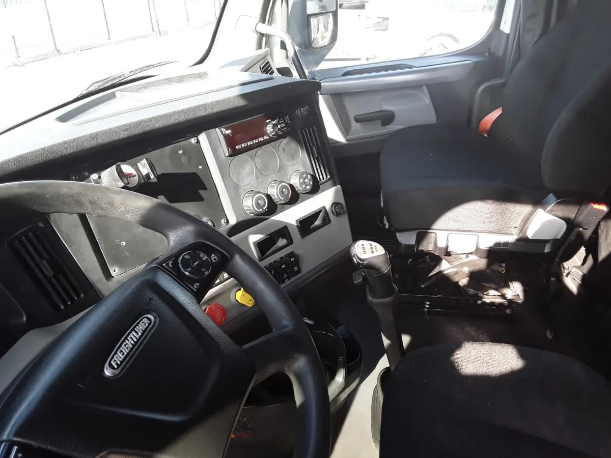 2019 Freightliner Cascadia in Kansas City, MO — photo 8