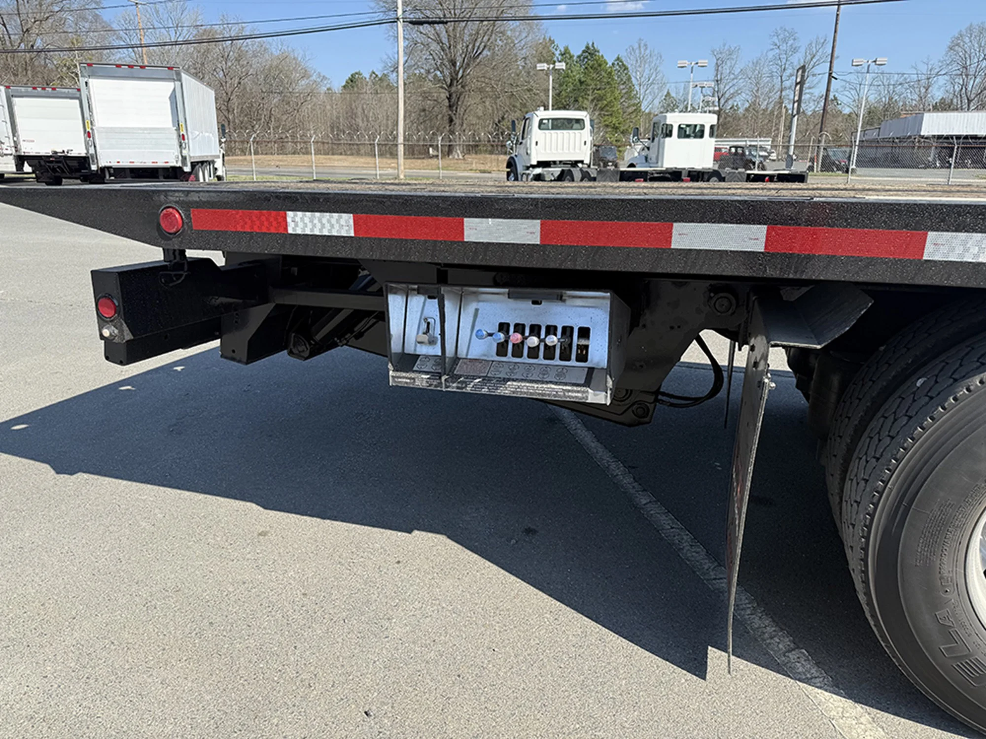 2018 Peterbilt 348 - image 4