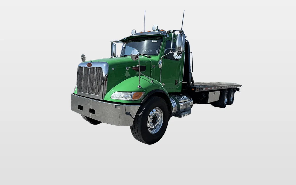 2018 Peterbilt 348 - image 1