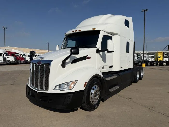 2022 Peterbilt 579 — photo 2