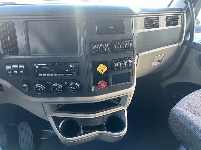 2023 Peterbilt 579 - image 15