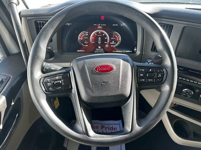 2023 Peterbilt 579 - image 13