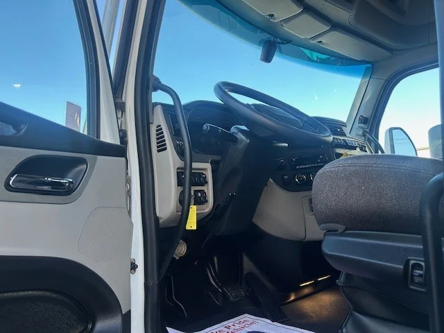 2023 Peterbilt 579 - image 10