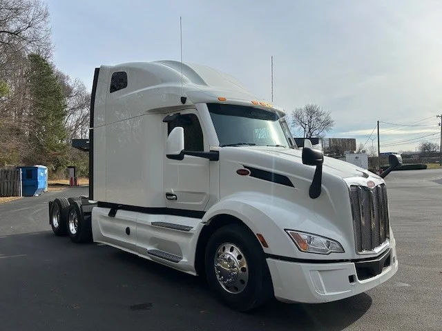 2023 Peterbilt 579 - image 3