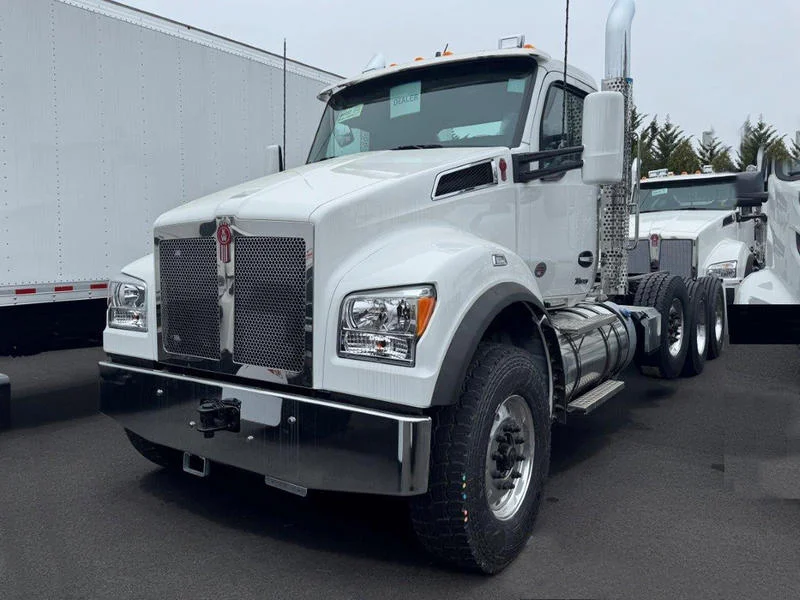 2025 Kenworth T880 in Medford, NY