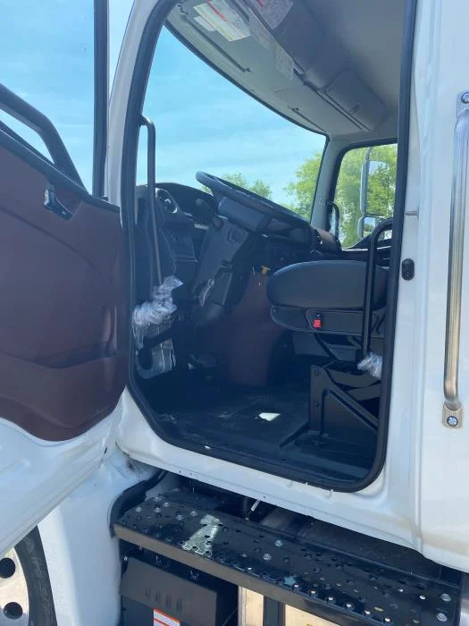 2025 Hino L6 - image 5