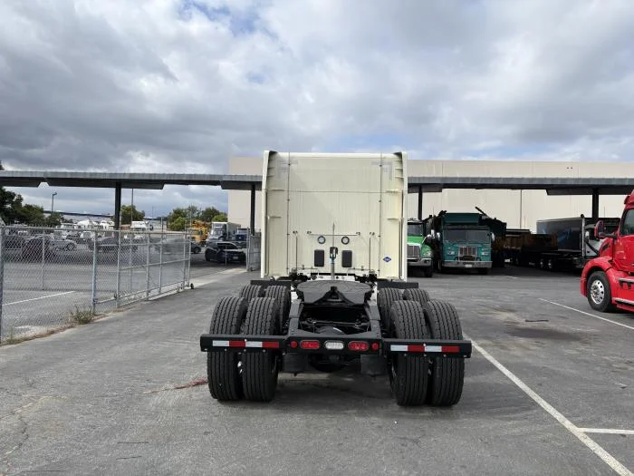 2024 Peterbilt 579 in Los Angeles, CA — photo 7