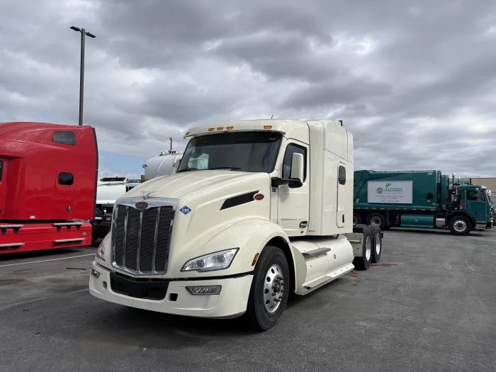 2024 Peterbilt 579 in Los Angeles, CA — photo 2